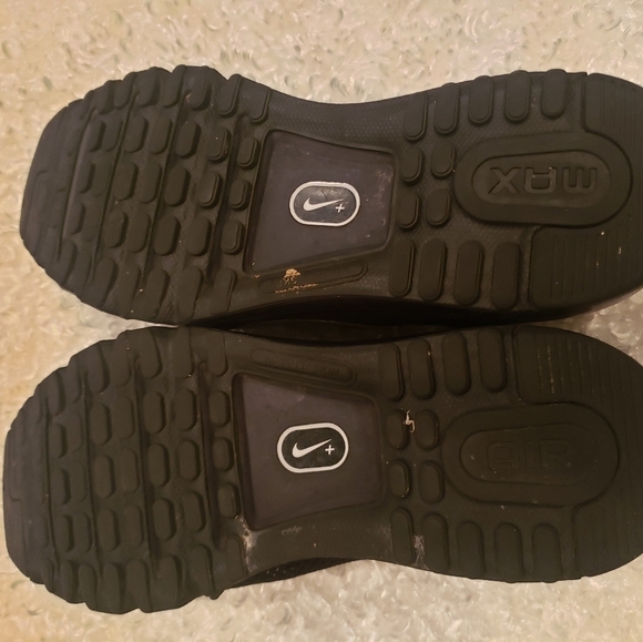 Women's Nike Air Max Plus Running Sneakers - Picture 9 of 10